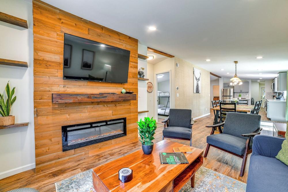 Modern Unadilla Retreat w/ Decks & Gas Grill!