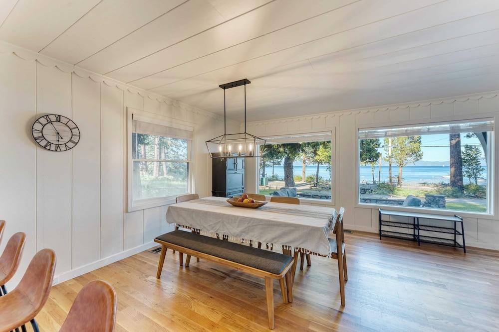 West Shore Lake House by Avantstay Ski Cabin w/ Backyard Sledding Hill!