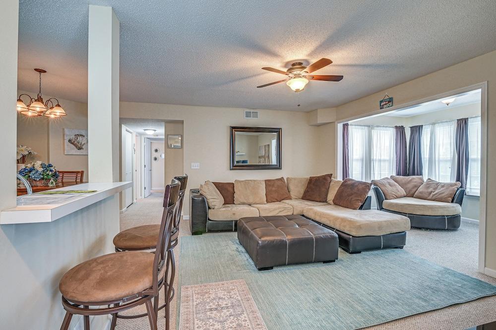 Pool Access & 2 Mi to Ocean: Myrtle Beach Condo!