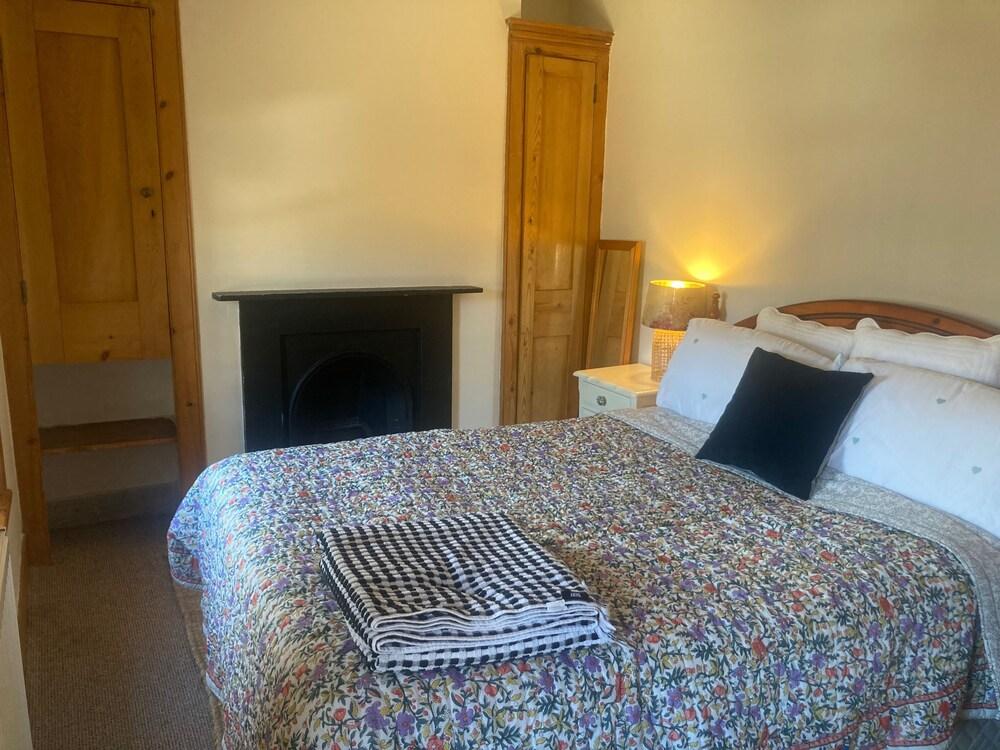 Sunset Cottage Sleeps 6 With Sea Views