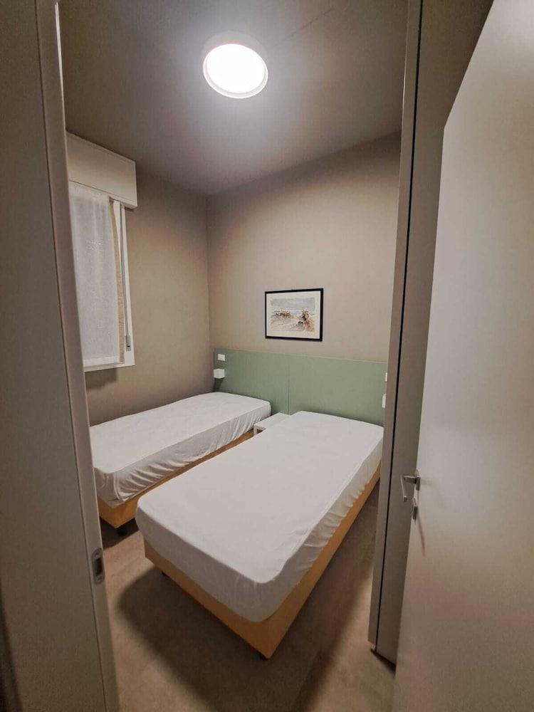 Marina Romea 2 Splitted Executive Flats