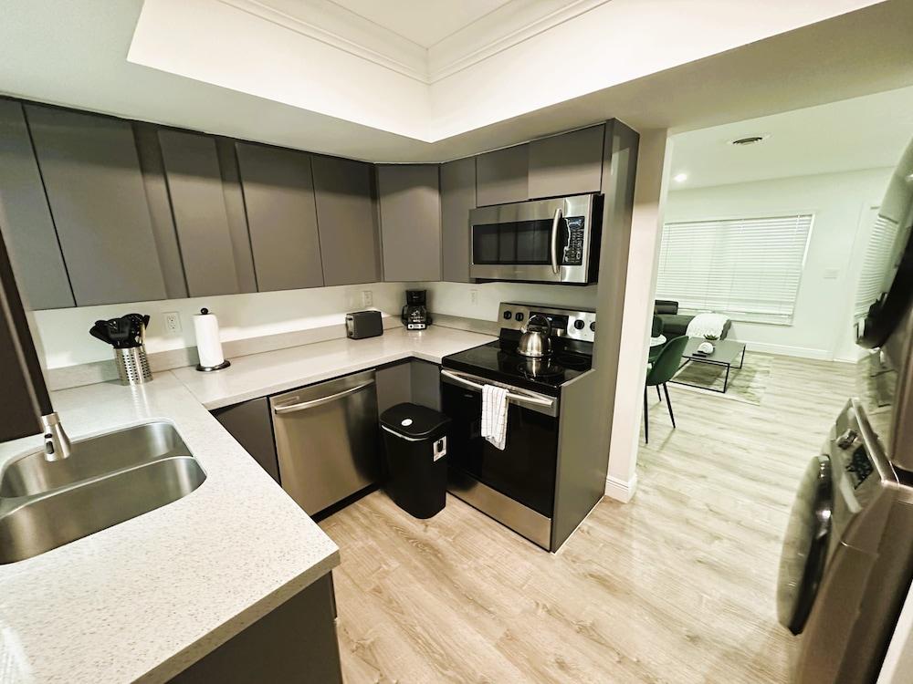 BnB Hyperion Spacious 2b1b Getaway Near Beach