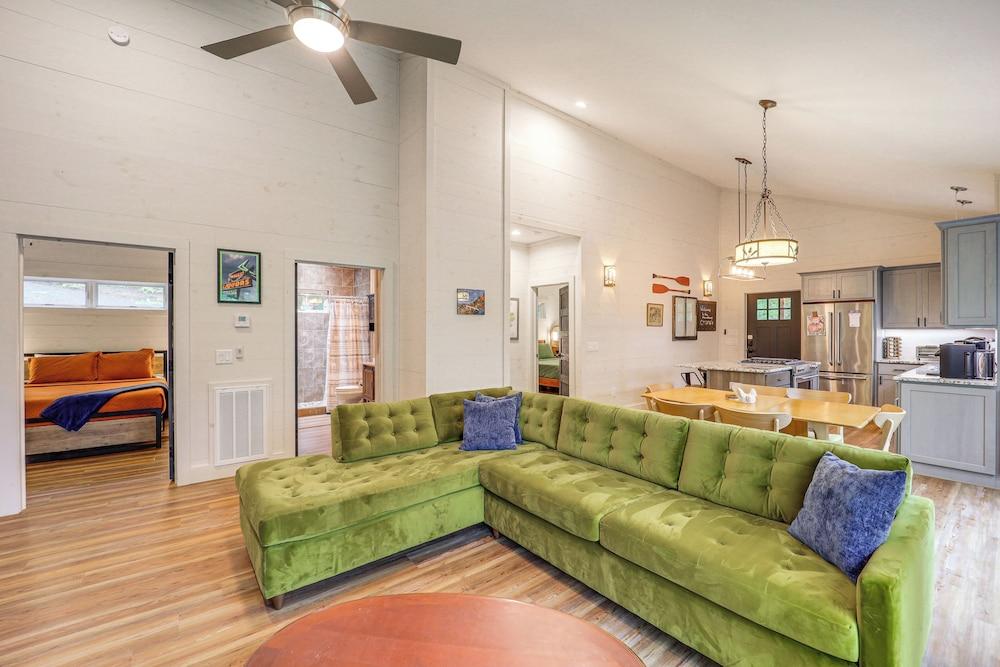 Pet-friendly West Jefferson Home w/ River View!