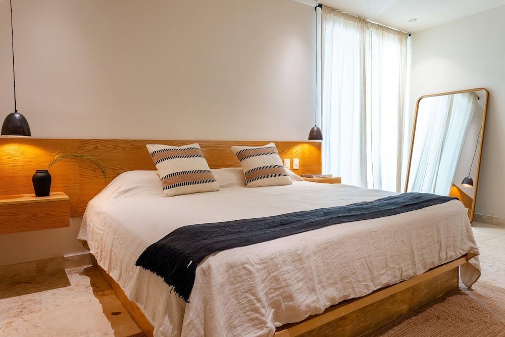 Elements 124 - No Ota 2 Bedroom Condo by RedAwning