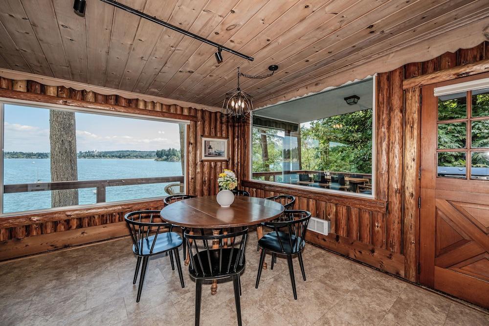 Waterfront Vashon Island Home, Beach Access & View