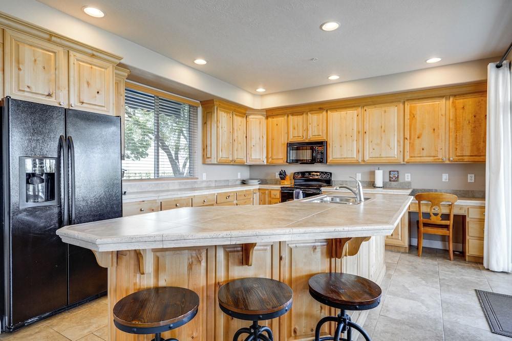 Resort-style St George Condo w/ Private Patio