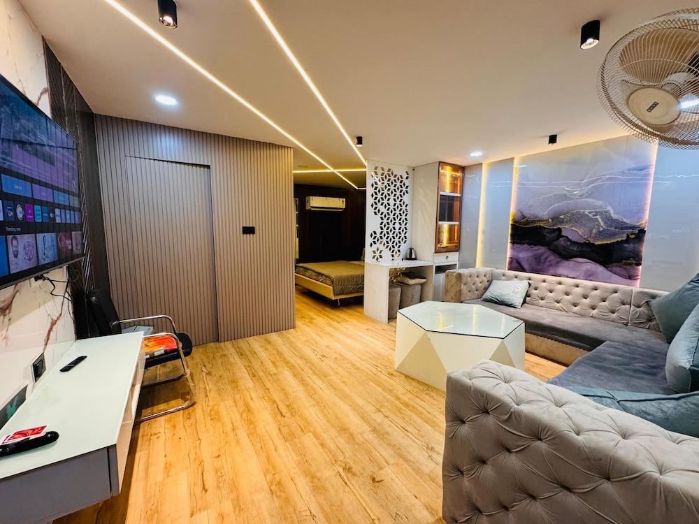 Home Escape Elite 1BHK Penthouse