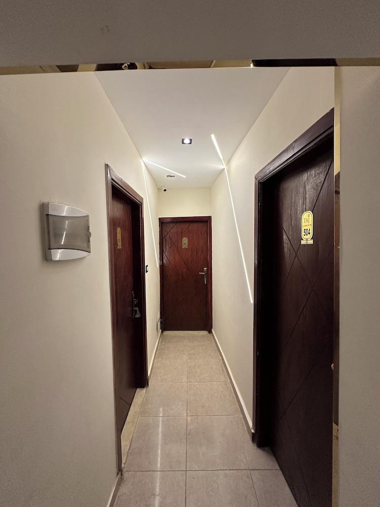 Taj pyramids view inn