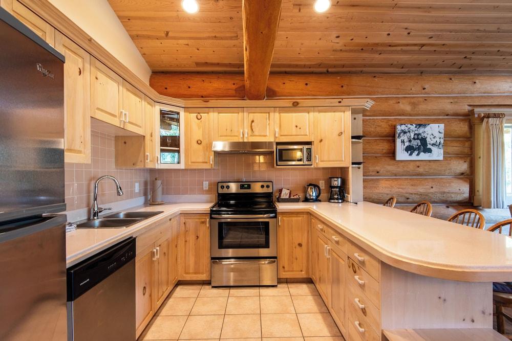 Mike Wiegele Helicopter Skiing