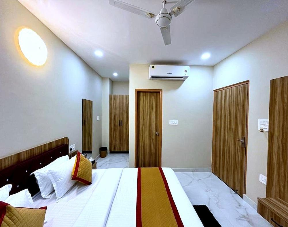 Hotel Vrinda Niddhivan- near Prem mandir