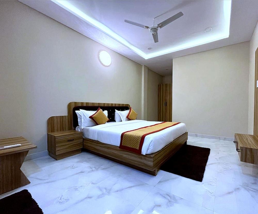 Hotel Vrinda Niddhivan- near Prem mandir