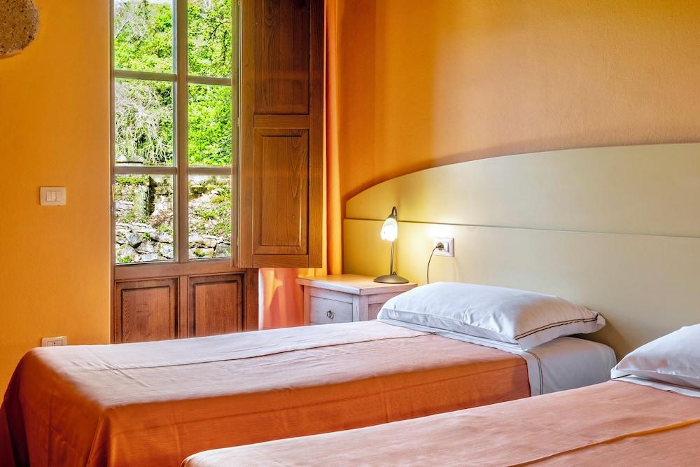 Residence with thermal pools in Sorano