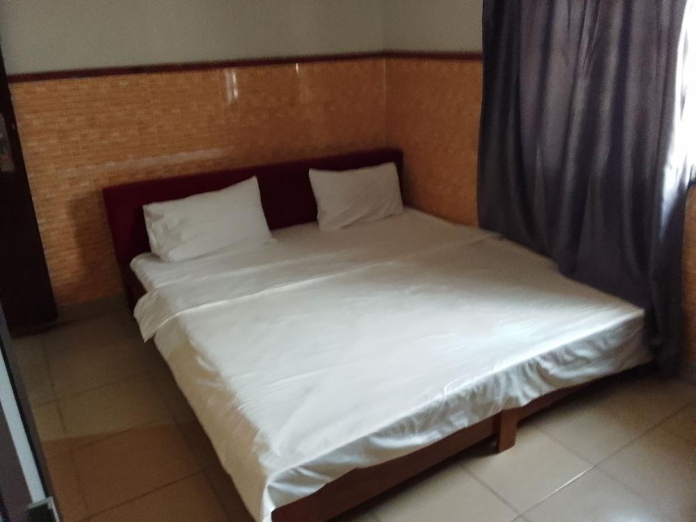 Palace Holiday Inn LTD