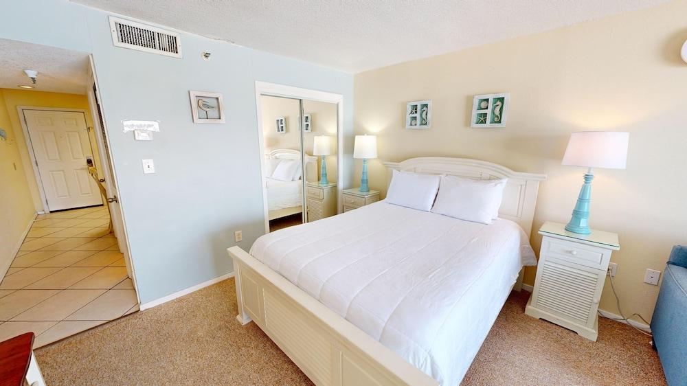 Islander Beach Resort 303 Condo by RedAwning