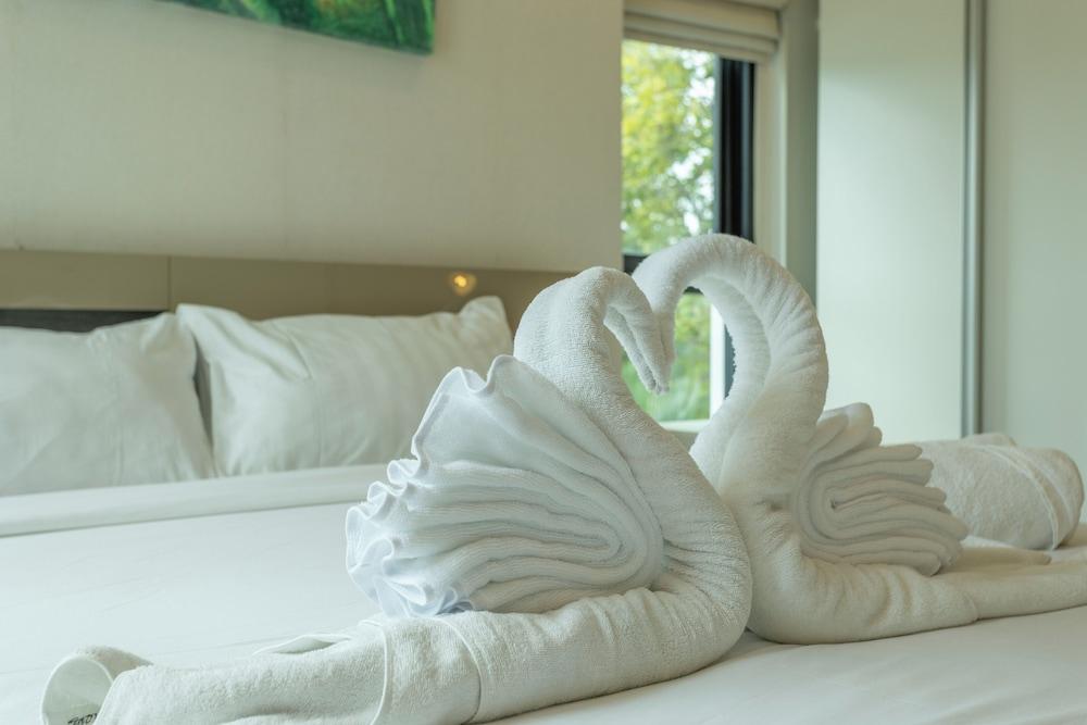 Everything walking  Gym Sauna Beach c120