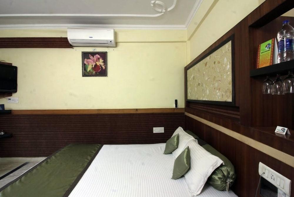 Goroomgo Gandhi's Paradise Dharamshala