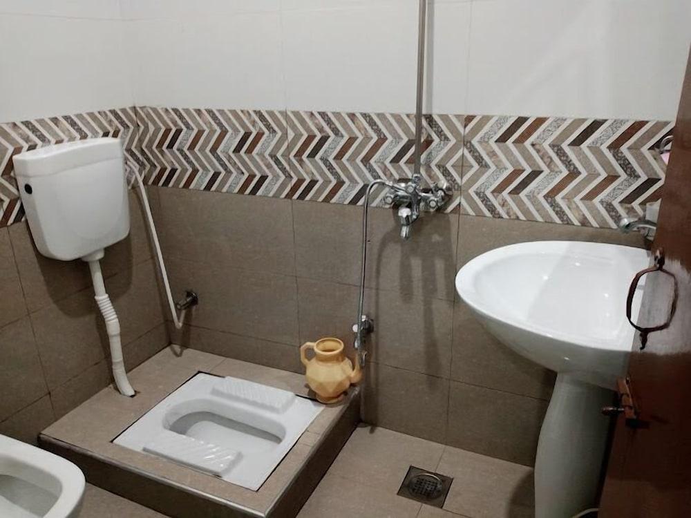 Millat Guest House G-9