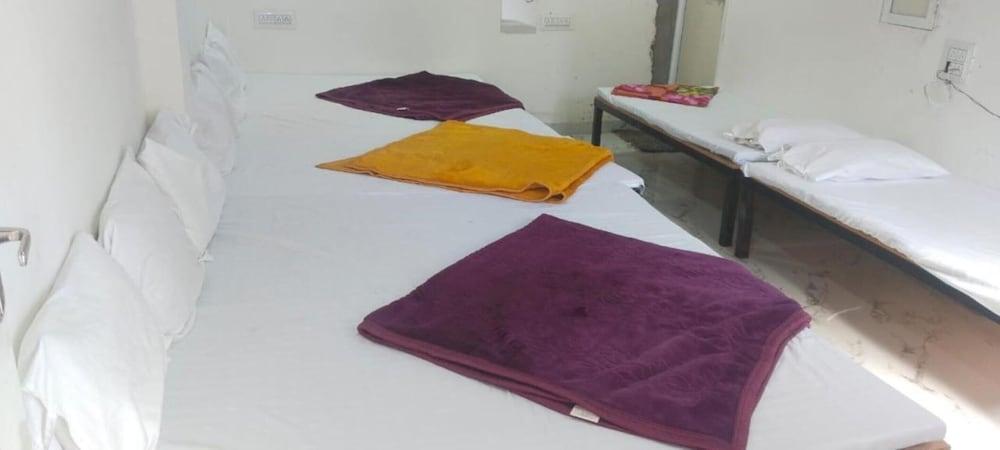 Goroomgo Hotel Winter Ujjain