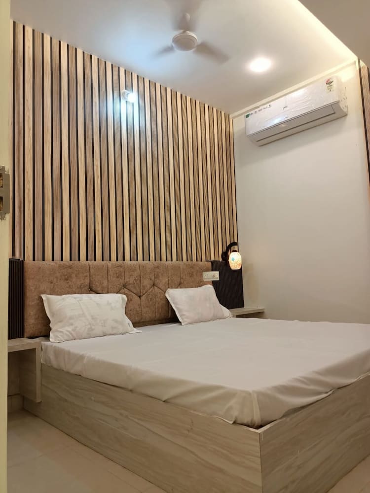 Goroomgo Kshipra Guest House Ujjain