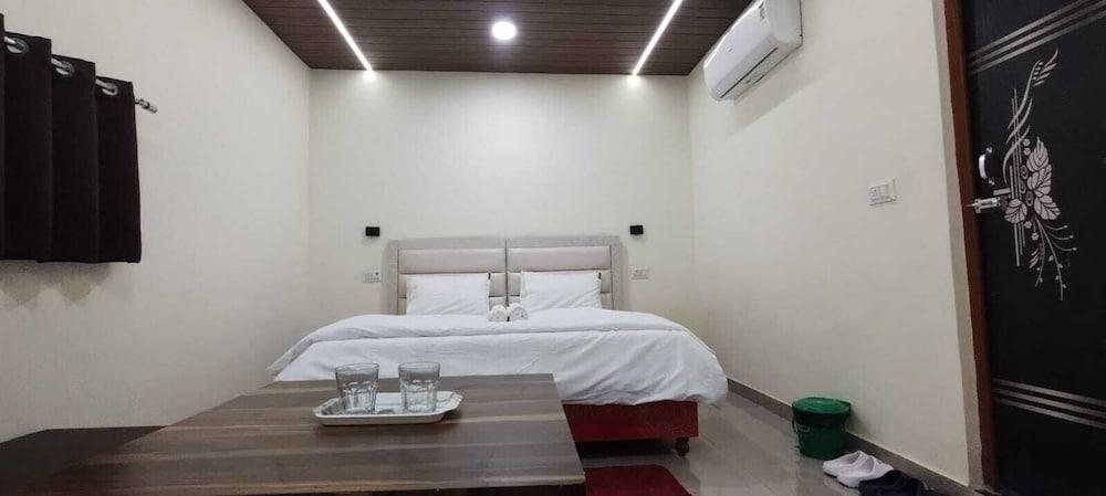 Sunrise Homestay Agra-Rooftop View Taj Mahal