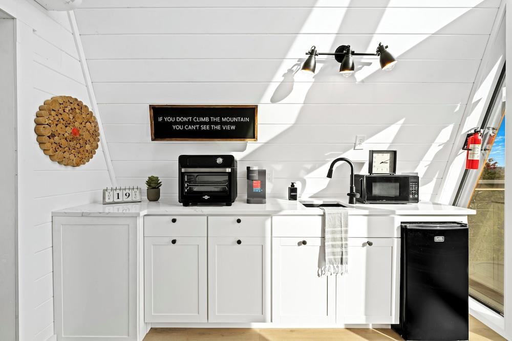 HERA Treehouse Fredericksburg