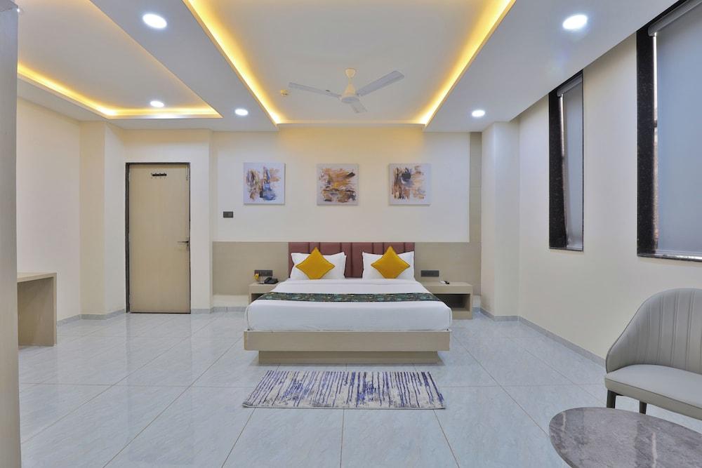 Hotel The Grand Radhey