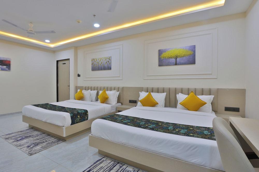 Hotel The Grand Radhey