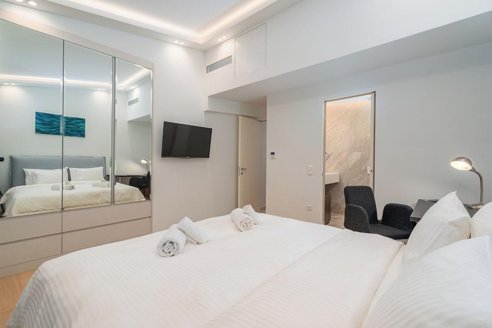 Alimos Luxury 3Bd w Outdoor Jacuzzi