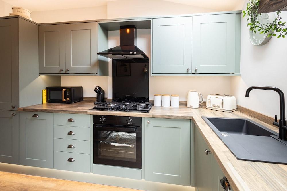 Host Stay Arundel Cottage