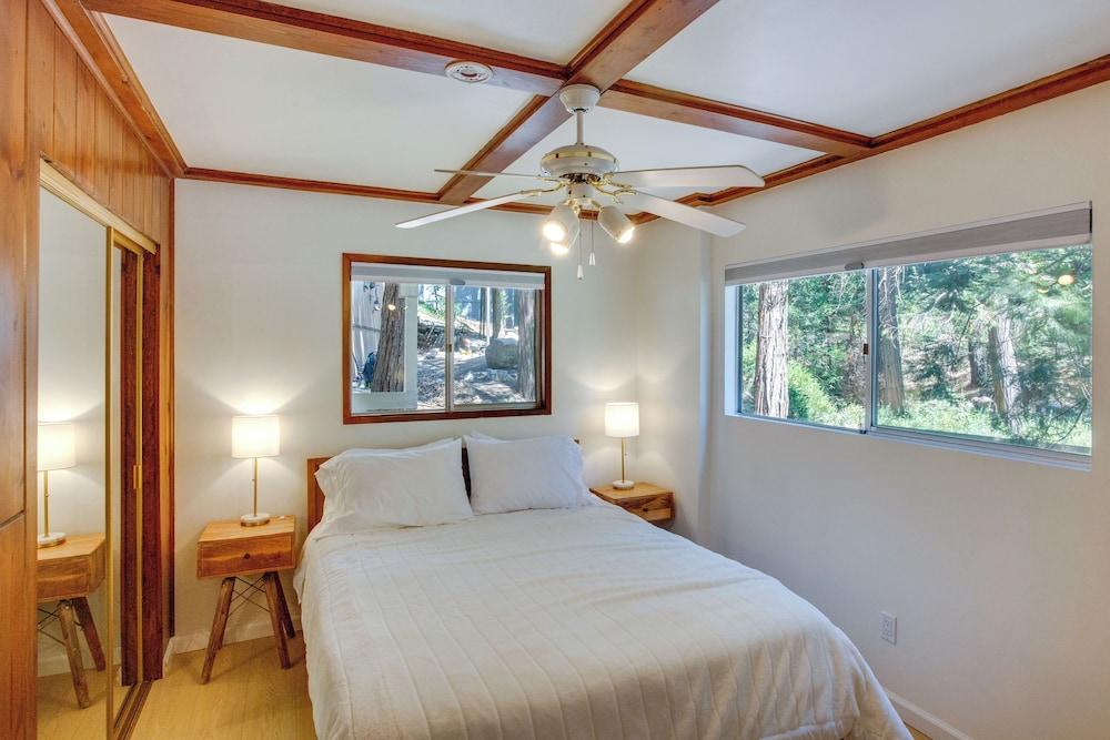 Charming Lake Arrowhead Cabin w/ Deck & Game Room!