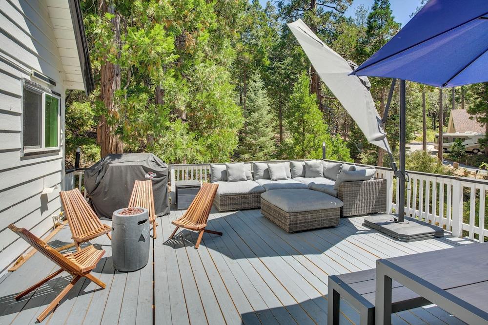 Charming Lake Arrowhead Cabin w/ Deck & Game Room!