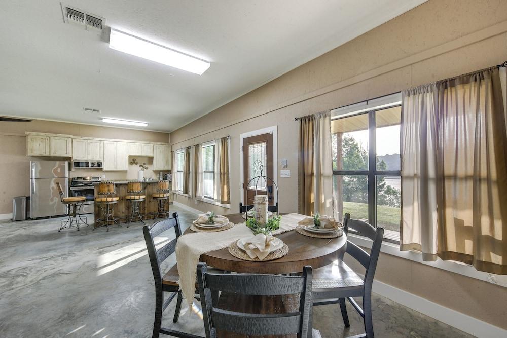 Quiet Lake Gladewater Getaway w/ Dock & Kayaks!