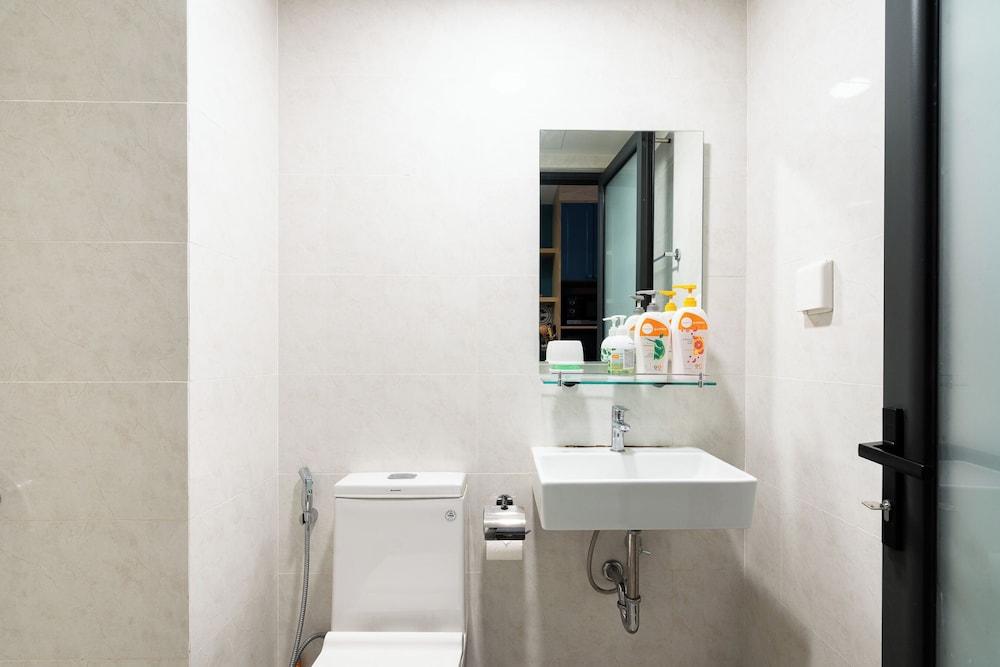 Helios Central Apartment District 1