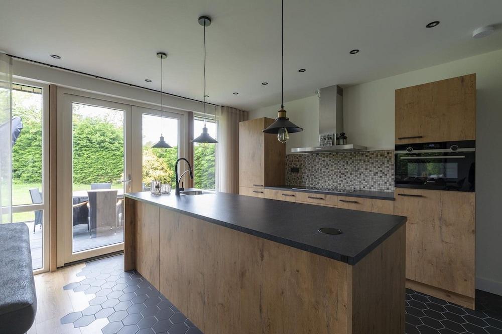 Spacious Bunglow With Garden