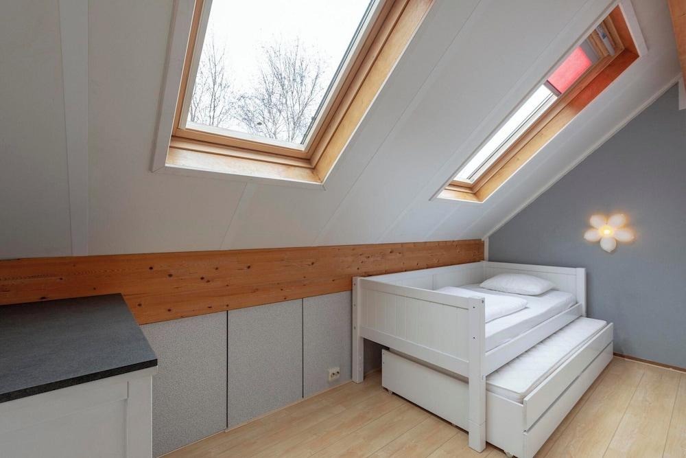 Holiday Home by Beach in Ooghduyne