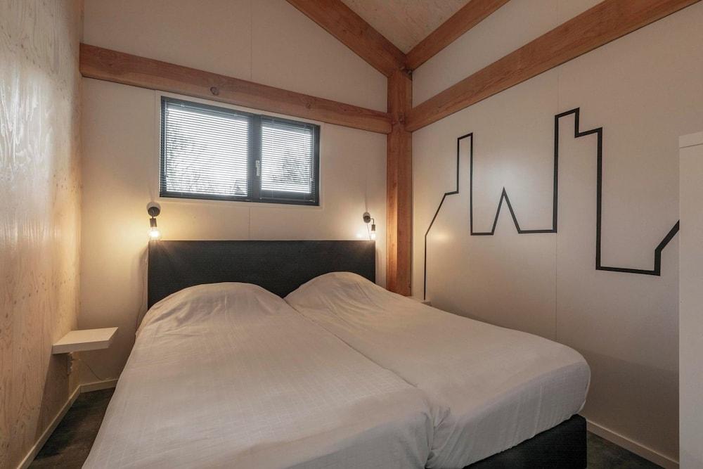 Villa Near Sint Maartenszee Beach With Jacuzzi