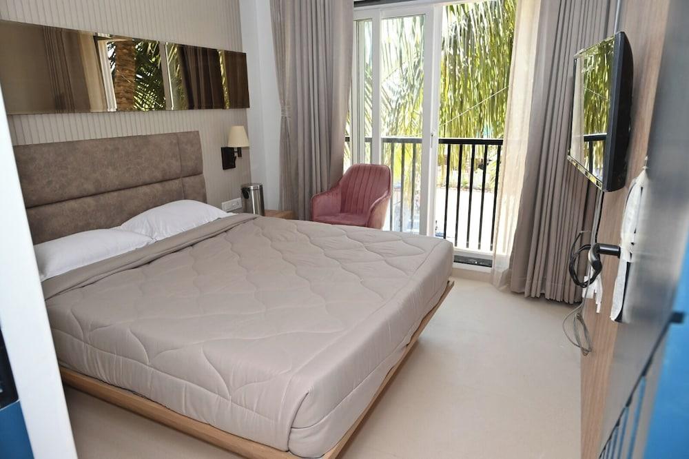 Farmhouse Residency Malad