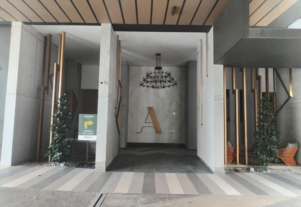 OYO 91024 Tower A & B Sensory Residence