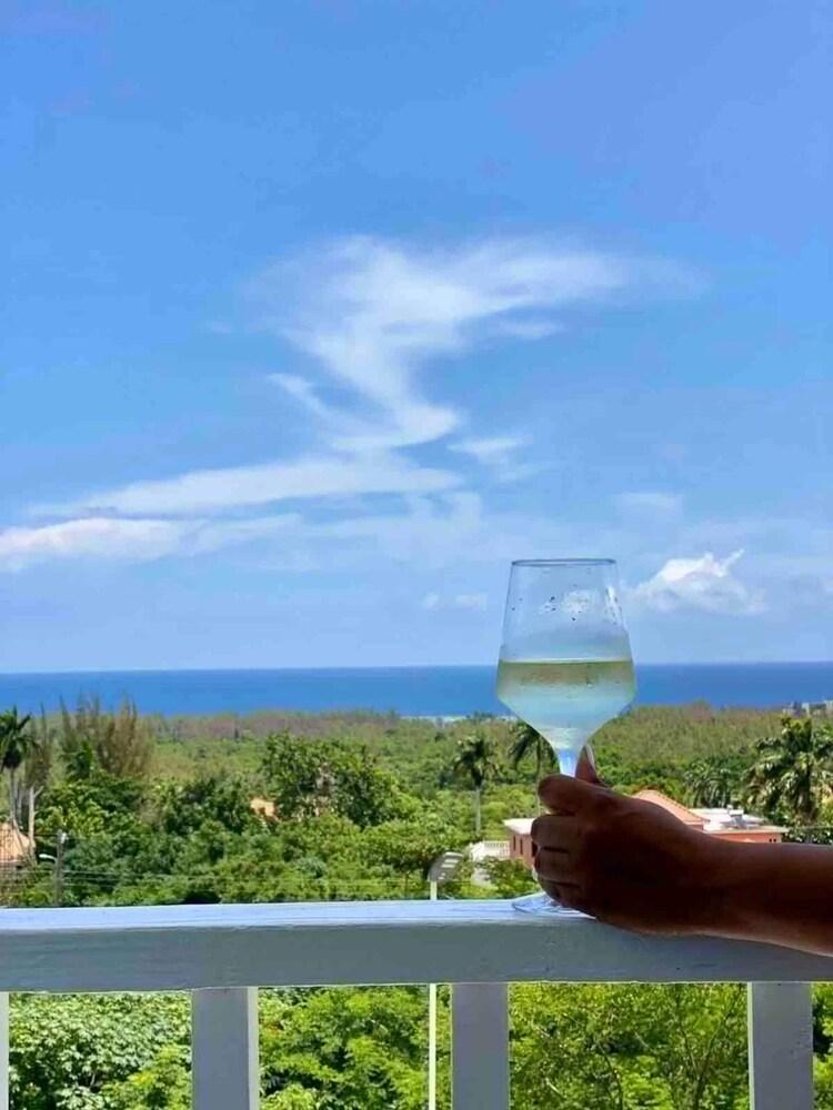 Charming Sea View Town House Chef Driver Optional