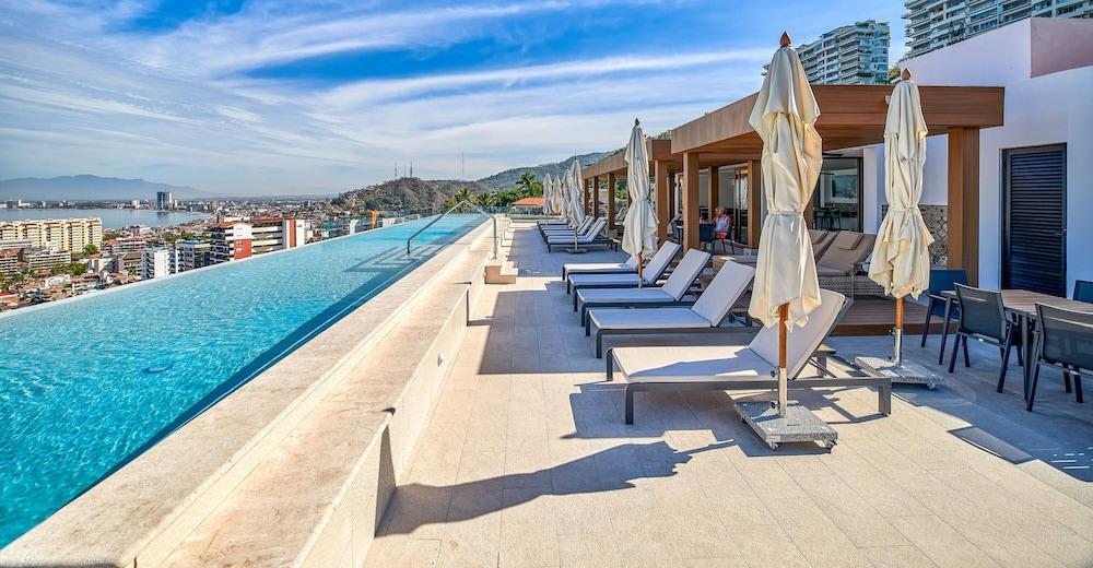 Condo With Oceanview - 2BR Condo - Rooftop Pool