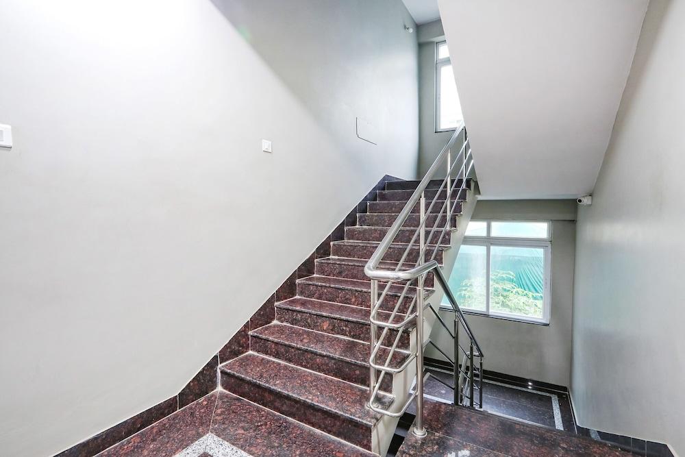 Fabhotel Royal Signature