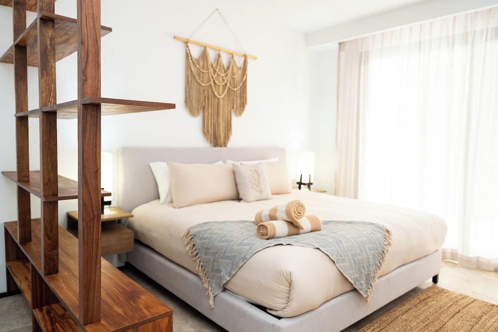 My Menesse In Playa by Casago