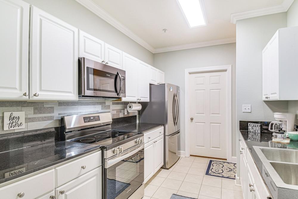 Snowbirds Welcome: Foley Condo w/ Pool Access