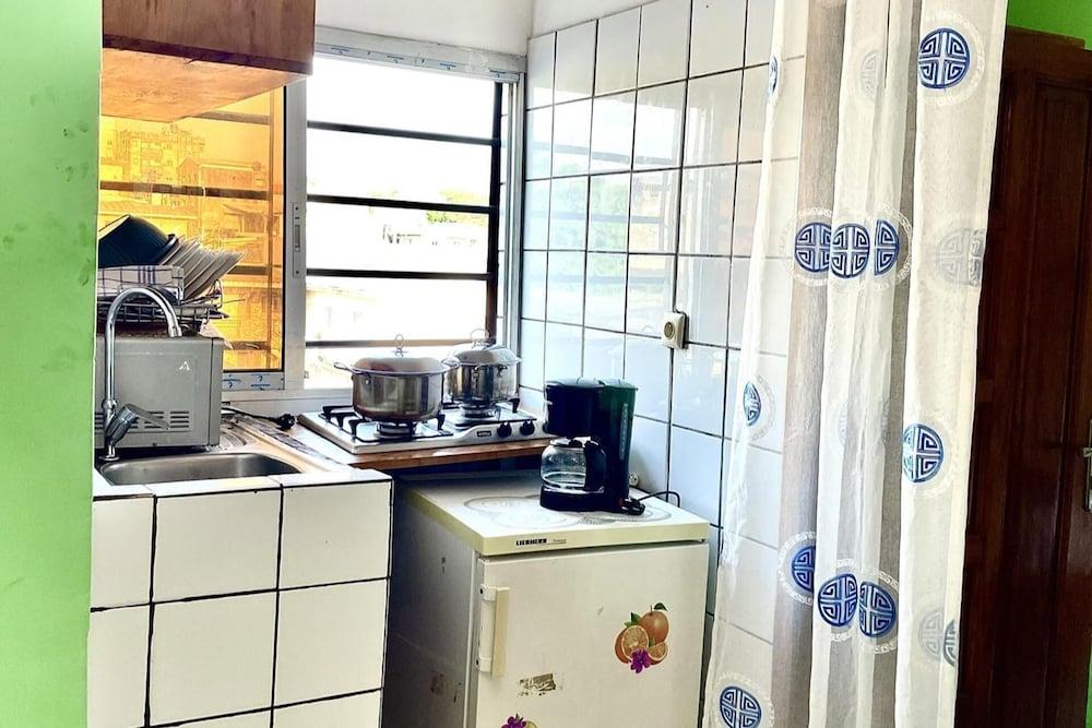 1 Bed Studio Sleeps 2 - Canal View, Wifi, Parking