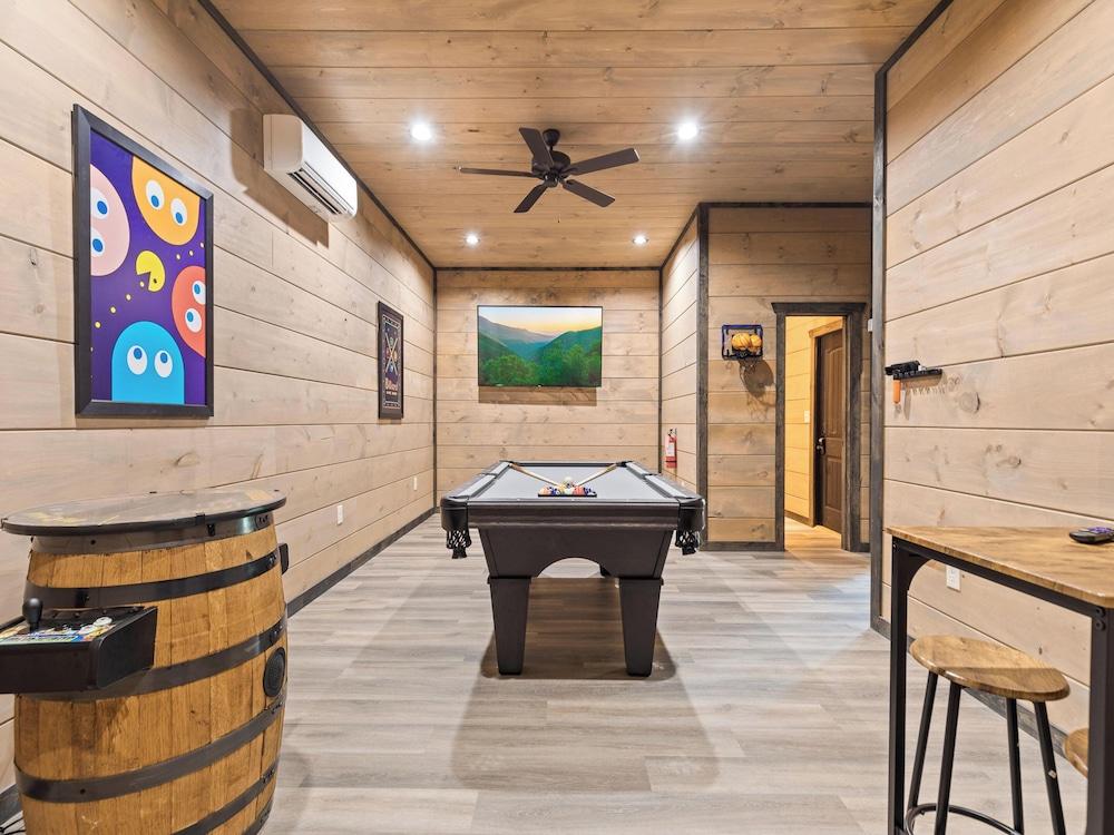 Bear Plunge by Smoky Cove Resort