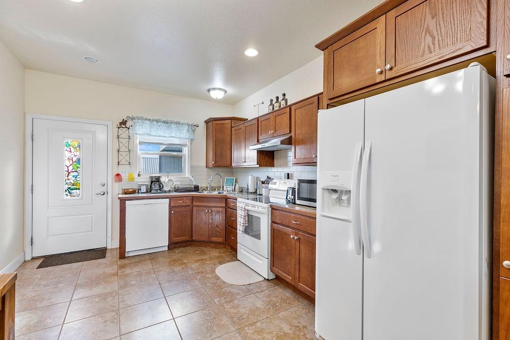 House of Trails-views and Nature on the Edge