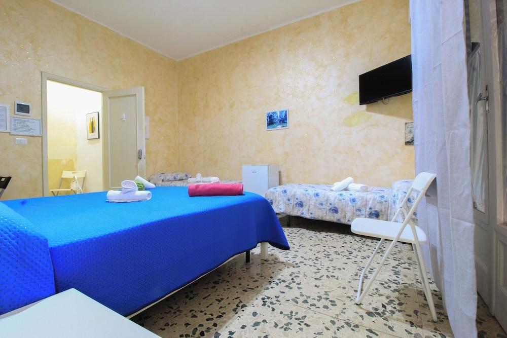 catania airport room  low cost