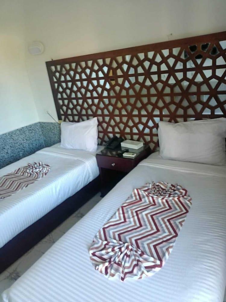 Dolphin Continental Hotel