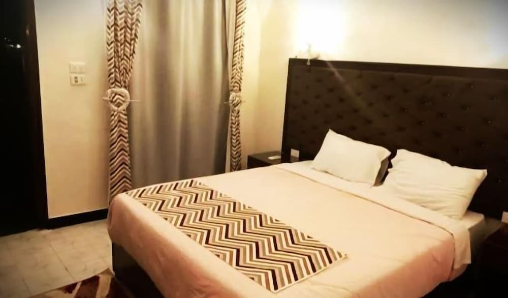 Dolphin Continental Hotel