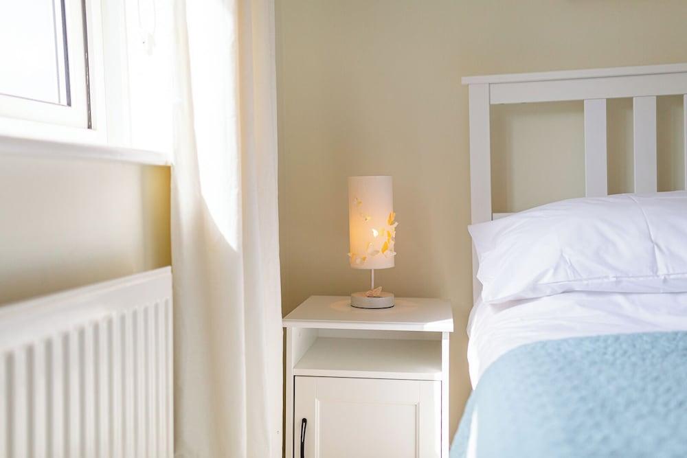 Central 2BD with Garden and Free Parking